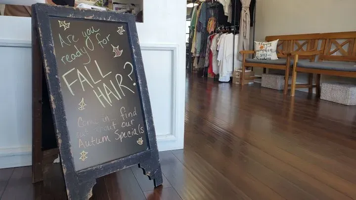 https://cdn.salonspotlight.com/photos/hXQDBYpy8bqNL72Vs7wy/01969213-b3ee-4673-936f-5e2010377046_720x720