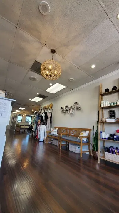 https://cdn.salonspotlight.com/photos/hXQDBYpy8bqNL72Vs7wy/d164a7d6-3c61-4715-b2c2-2f5cbe89dae2_720x720