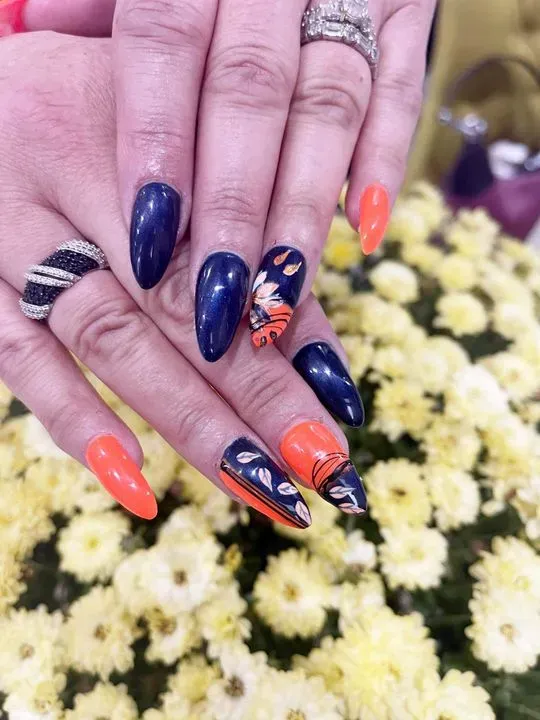 https://cdn.salonspotlight.com/photos/hXY4JYW5JUwmzxpiEwqN/0444cb60-3a86-4793-9d31-a38f2833d0c6_720x720