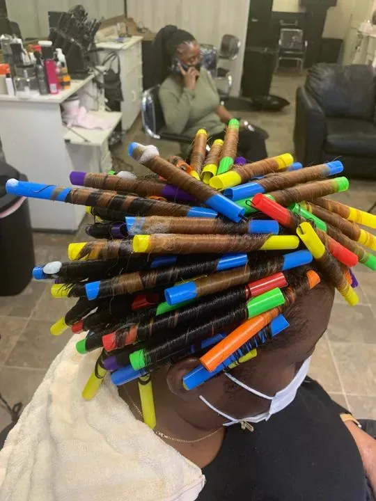 https://cdn.salonspotlight.com/photos/hY3lp0qvASPZJbGiGOOR/25e2fbfe-c83c-4e8e-b00f-0c2cf699936a_720x720