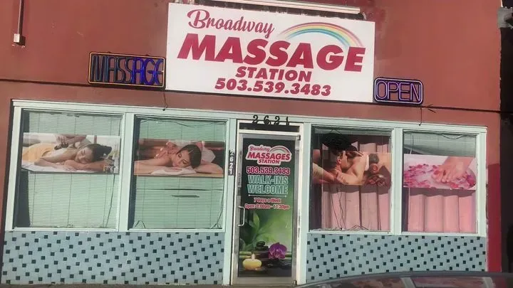 https://cdn.salonspotlight.com/photos/hZFpbIA8sOBMvSRjDLG8/533529f8-f2f3-4ff8-b1c3-627afbcdd76c_720x720