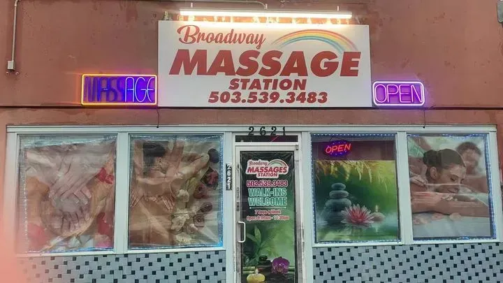 https://cdn.salonspotlight.com/photos/hZFpbIA8sOBMvSRjDLG8/d020670b-291b-4dbe-b26c-81f80957469b_720x720