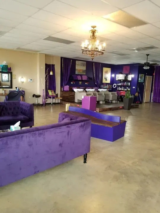 https://cdn.salonspotlight.com/photos/haGDOUkjWahOth08sVpQ/20bf4f96-4827-4347-90a9-149b8b02f26d_720x720