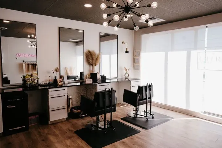 https://cdn.salonspotlight.com/photos/haaikvJjlmYRM3Ia9nbM/b4408695-cbad-4837-8e91-c058657067bc_720x720