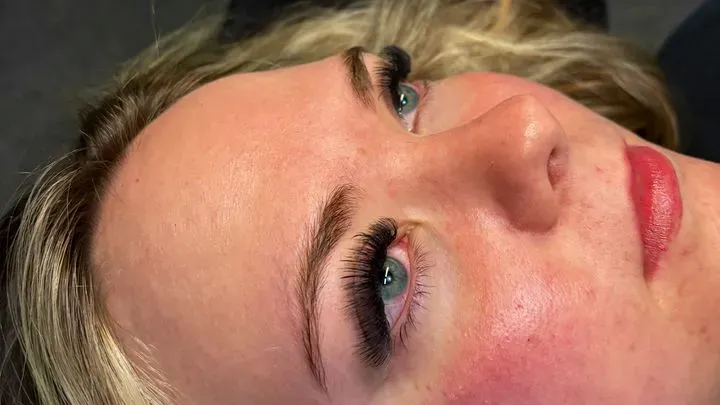 https://cdn.salonspotlight.com/photos/hdIURIiVhrVbFLCwzsVe/893b9472-82a0-4e21-ab19-b3b95afd4b27_720x720