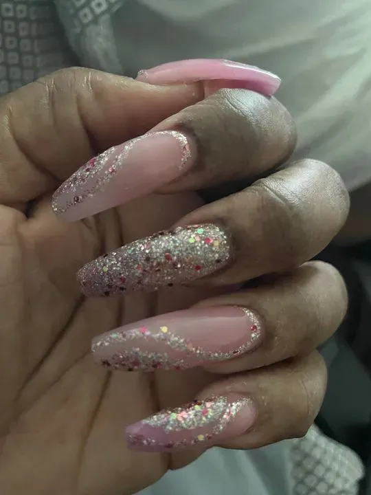 https://cdn.salonspotlight.com/photos/hdXtFaAkLI2594i2iLnL/e1cef22b-6996-4178-a369-5345deacf960_720x720