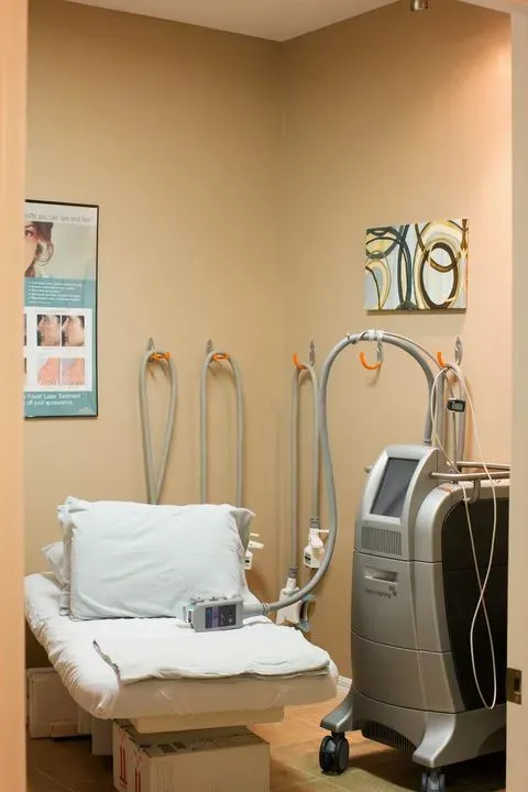 https://cdn.salonspotlight.com/photos/he7BSv2NfNMfsu2jF1j5/74845114-3886-45c0-9ece-d2622024cdad_720x720