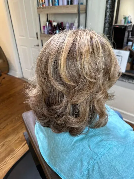 https://cdn.salonspotlight.com/photos/heNfIZodRtpEshKF6DRM/7693935a-8c11-4a03-b479-6982ae23f839_720x720