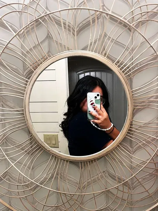 https://cdn.salonspotlight.com/photos/heNfIZodRtpEshKF6DRM/bd128325-cc5b-49dd-85ec-c79d9fd53374_720x720