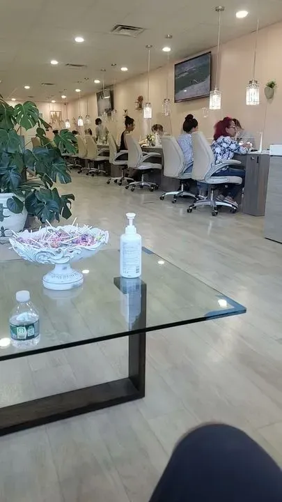 https://cdn.salonspotlight.com/photos/hhvB05yDzkQlKBOyabNp/0413e320-0c85-402e-897e-e5cab569011e_720x720