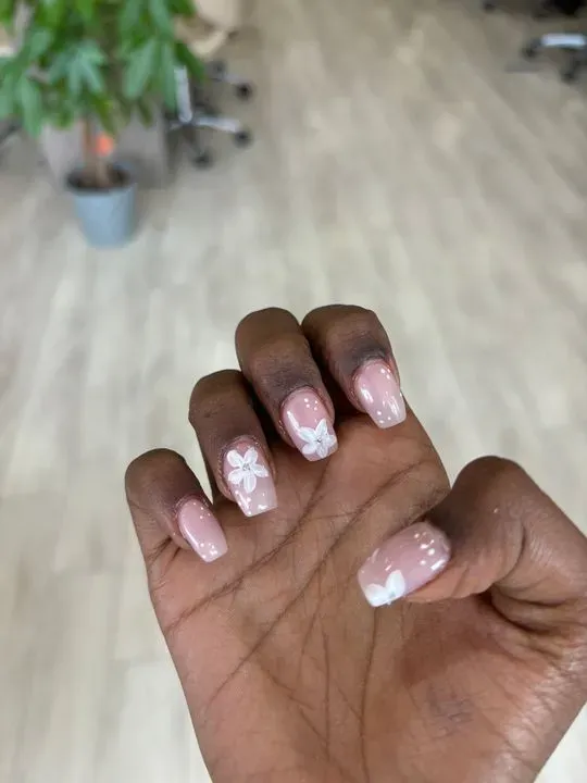 https://cdn.salonspotlight.com/photos/hhvB05yDzkQlKBOyabNp/0a7da85e-ef9c-40fc-8f29-e734a168969b_720x720