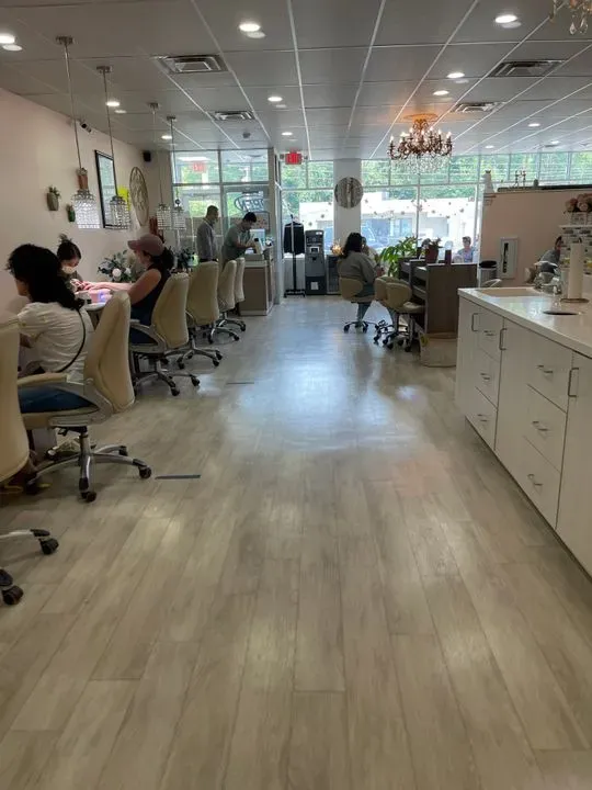 https://cdn.salonspotlight.com/photos/hhvB05yDzkQlKBOyabNp/f6b0e017-4b2a-445c-8e71-a7ed9c8c0510_720x720