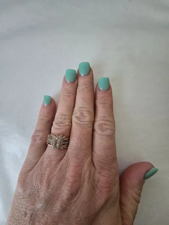 https://cdn.salonspotlight.com/photos/hi4Rtn1t4ryL4dXSC34H/511ac69e-9f1c-43a0-8c6d-4f7589ff17b3_720x720
