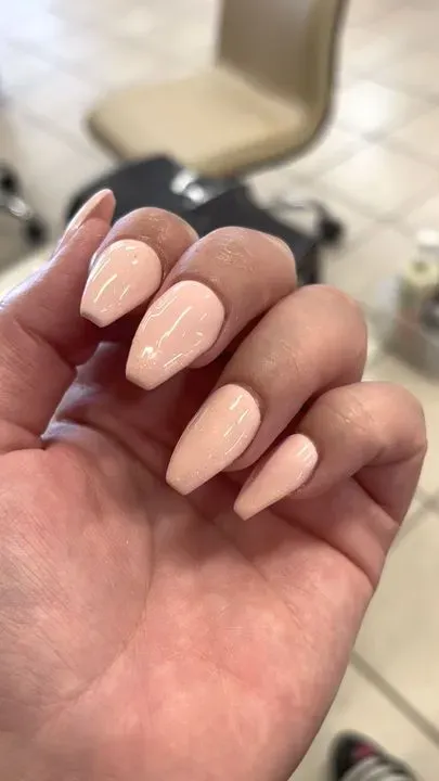 https://cdn.salonspotlight.com/photos/hi4Rtn1t4ryL4dXSC34H/52a4144b-94aa-4115-88c3-d22975beebd2_720x720