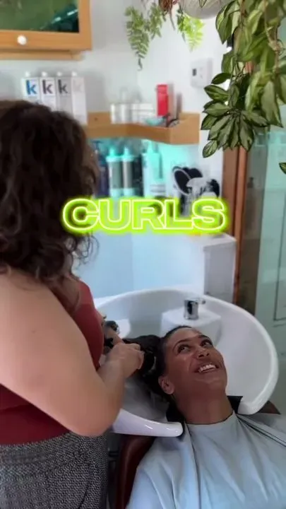 https://cdn.salonspotlight.com/photos/hj72sxdKYQIHPLlvr1Pi/5f15f603-2254-4fd7-8e37-95423f31baab_720x720