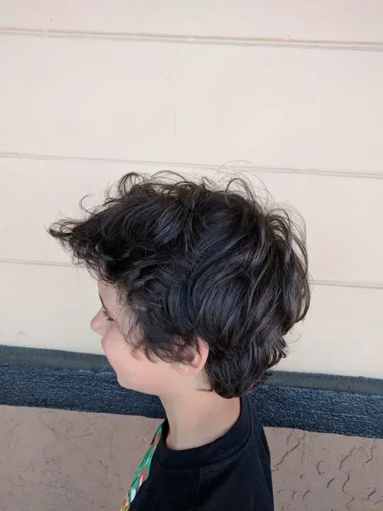 https://cdn.salonspotlight.com/photos/hktVS2FqOmYpgEb6HJlX/0a482174-f4d0-4d15-9170-44048d6f62ee_720x720