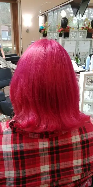 https://cdn.salonspotlight.com/photos/hktVS2FqOmYpgEb6HJlX/33b5a926-2bdb-48f4-acf6-15cb70d4a2eb_720x720