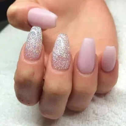 https://cdn.salonspotlight.com/photos/hnqX7KIRmCKzwZLDNQFZ/419cdd49-b95d-45fb-81b0-dd6fa6c03536_720x720