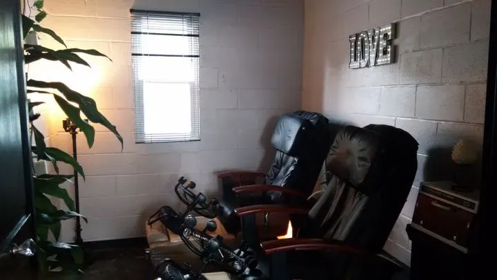 https://cdn.salonspotlight.com/photos/hnqX7KIRmCKzwZLDNQFZ/895fc79d-9a5d-404b-9eee-1f3338da4da5_720x720