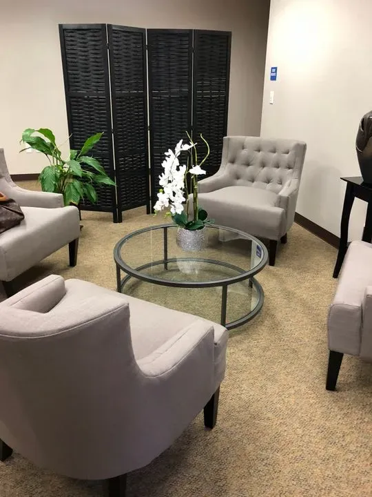 https://cdn.salonspotlight.com/photos/hptdIKTGtn2HpEZo320G/dca7f308-b708-4242-a5f9-c09cd9d50bc3_720x720