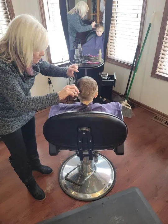 https://cdn.salonspotlight.com/photos/hs9eRktPwYVld0JAPBgC/37dec7bb-165f-4dc9-baf6-43bd578eb50a_720x720