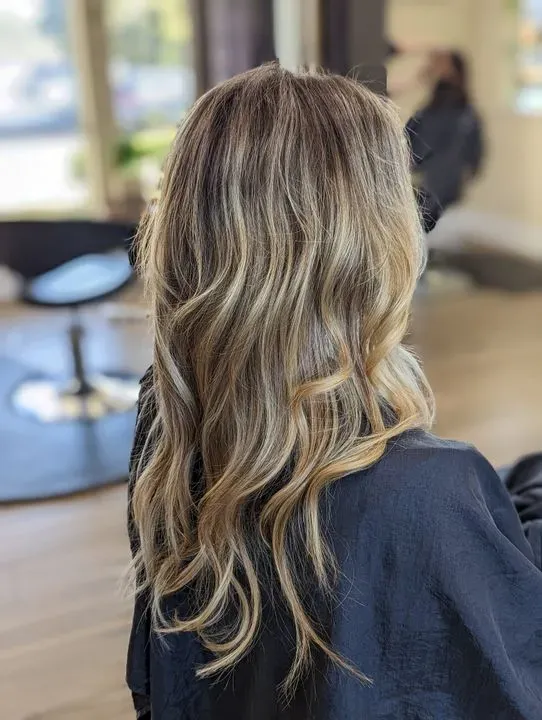 https://cdn.salonspotlight.com/photos/hsQ8xbPheEnswiGSQAvc/a1afb218-9f7b-4a0a-8d3a-43a5e91833c1_720x720