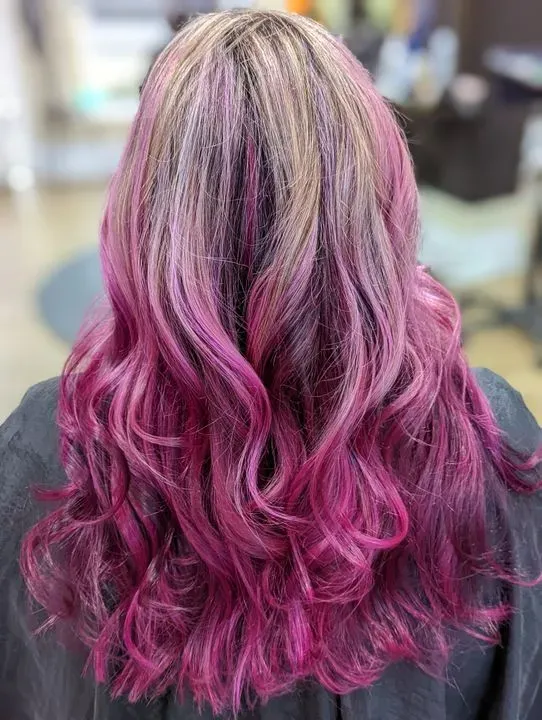 https://cdn.salonspotlight.com/photos/hsQ8xbPheEnswiGSQAvc/b40c6226-3f30-4d54-bc63-1fac1f2509cb_720x720
