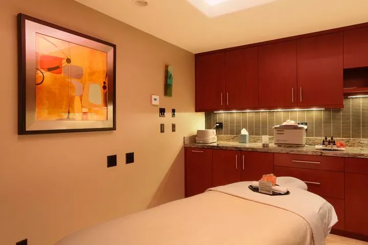 https://cdn.salonspotlight.com/photos/huYKS9AFbYZax5nlPPH2/6328f9b5-7462-45de-9052-8bf661e6d767_720x720