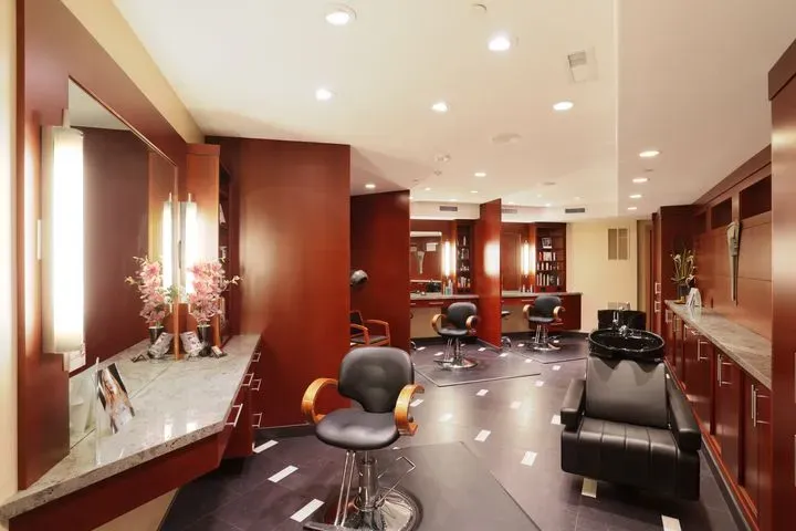 https://cdn.salonspotlight.com/photos/huYKS9AFbYZax5nlPPH2/7f2cf3c9-f8e2-4814-b12a-1ae8ac19c3b2_720x720