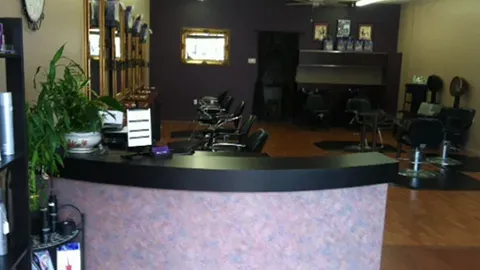 https://cdn.salonspotlight.com/photos/hvQtACCVDhwGD82bX86s/23b0c7ea-402b-4a9b-b5d4-60589c9d67b2_720x720