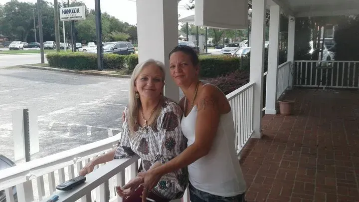 https://cdn.salonspotlight.com/photos/hx08t9SyuWEewEsndAa0/feeb44a2-a67b-44ae-931e-1b13590d0d38_720x720