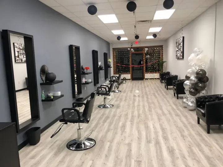 https://cdn.salonspotlight.com/photos/i0vckhEXOLb8suzO2YMF/78607804-5df5-4c58-8b56-4fa9b96c320a_720x720