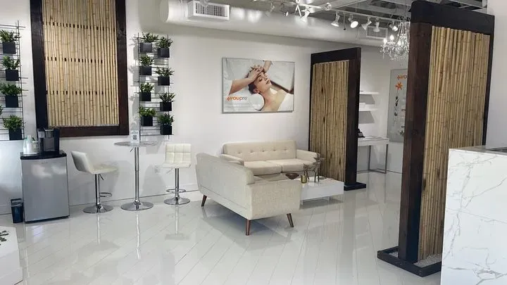 https://cdn.salonspotlight.com/photos/i1uSwobIPoEtL69vRZXc/3ec29ff0-5572-401a-a77f-08f0661abf8f_720x720