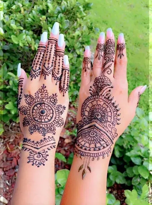 https://cdn.salonspotlight.com/photos/i3dAF1ks61VnJTHmsQ9s/df71713a-8150-4f21-b656-5baf0a8894d3_720x720