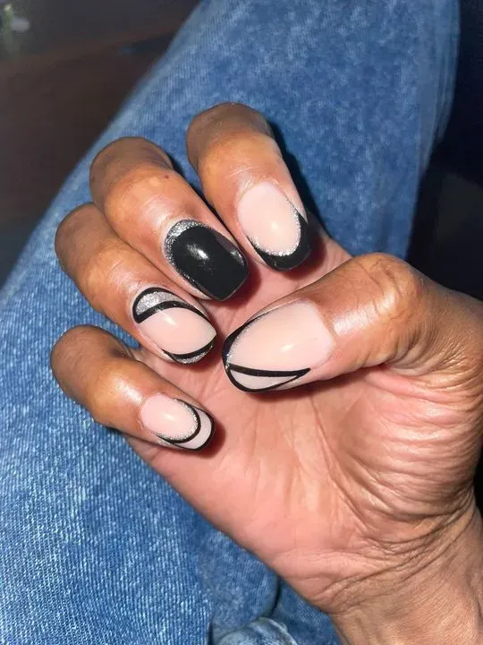 https://cdn.salonspotlight.com/photos/i4svsdMO2NY8kubzyO5D/638c11a1-c36d-44e5-bbff-358880ccd01a_720x720