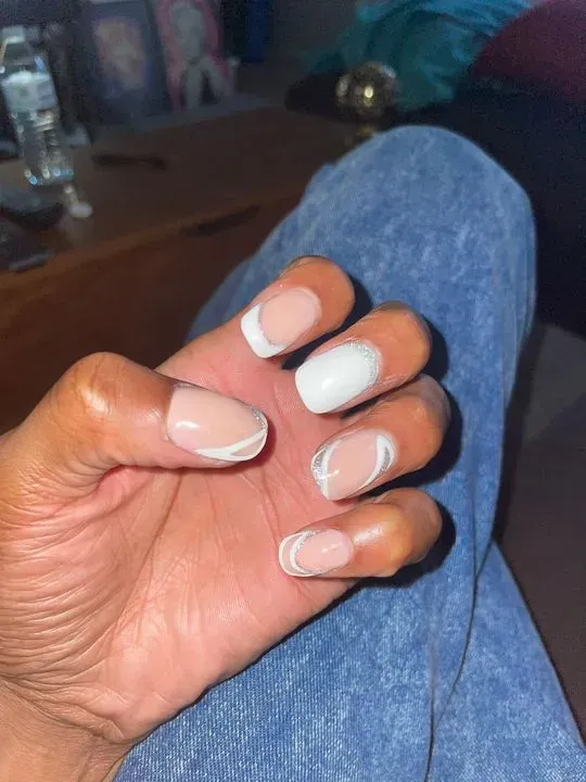 https://cdn.salonspotlight.com/photos/i4svsdMO2NY8kubzyO5D/8afb53d0-7fba-4b43-b642-073ff9334aa1_720x720