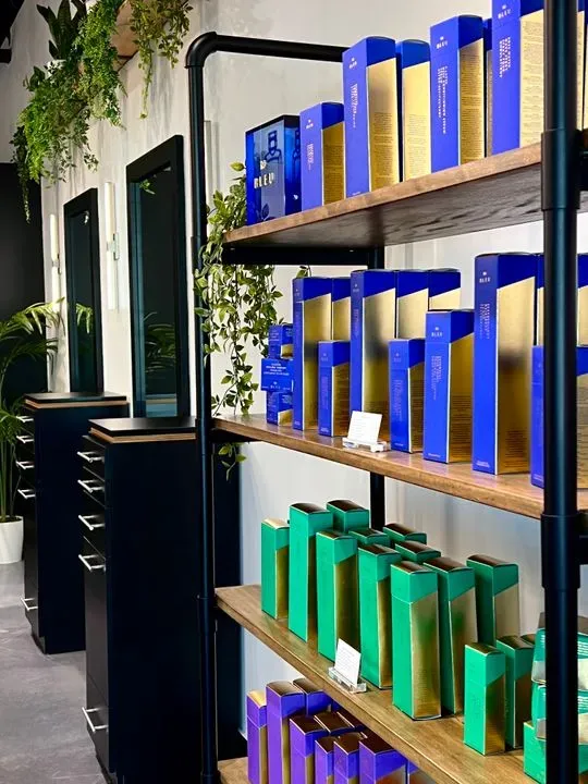 https://cdn.salonspotlight.com/photos/i5SDA3QRyBWUxCyJKf6j/85dd093e-95ba-45d9-8972-6bf3f08c6894_720x720