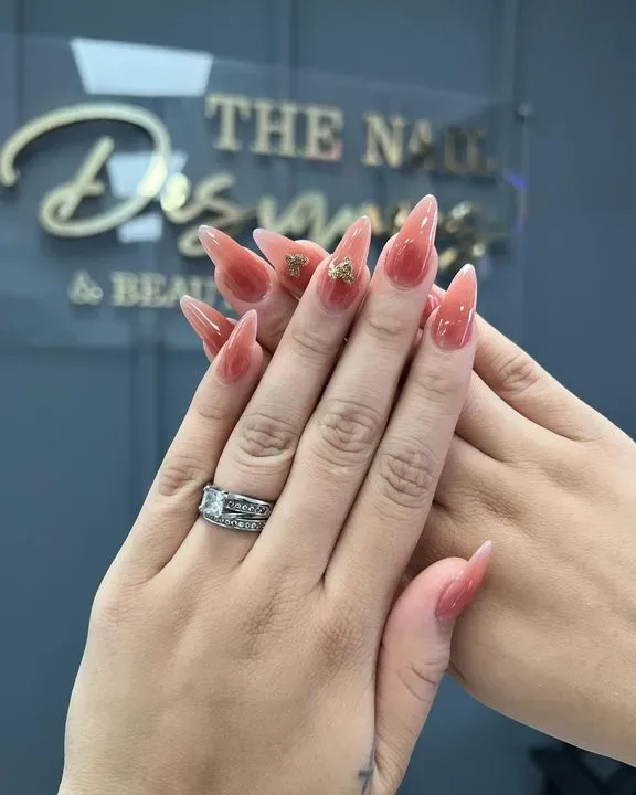 https://cdn.salonspotlight.com/photos/i6puzGXRNw1PeF97heGc/91808db6-4271-4632-bee1-9c0c8a52d124_720x720