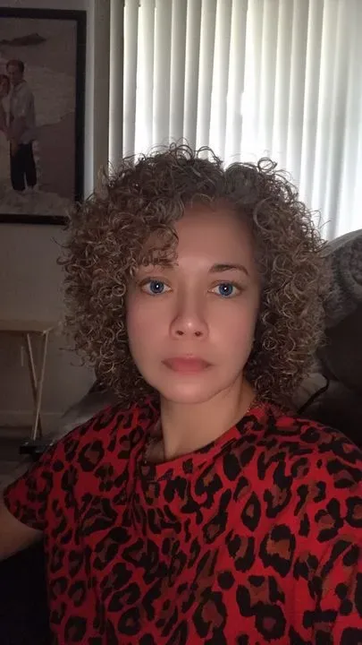 https://cdn.salonspotlight.com/photos/i86uBYQ9VKKY6ec7zH5S/452fb02a-f68d-44ed-83fc-ff4f8a7986b7_720x720