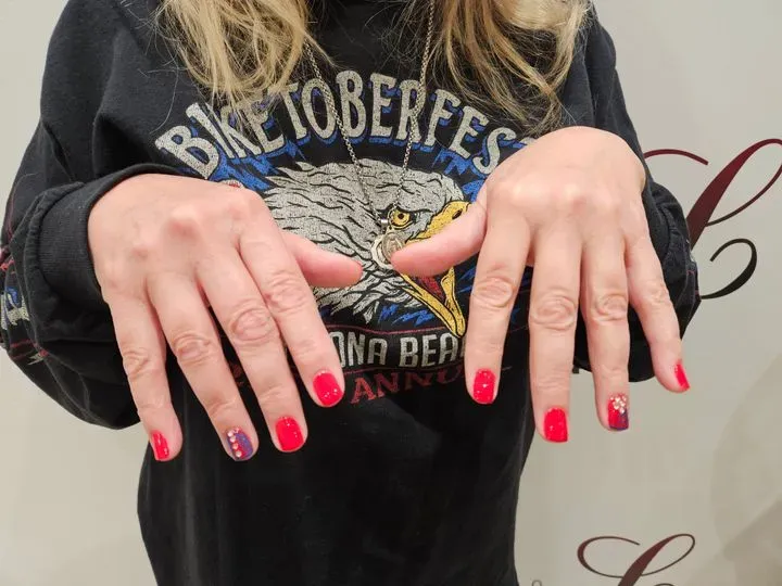 https://cdn.salonspotlight.com/photos/i8uBY06TxKY6Vy7piIco/dbdf093a-ef4f-45f2-84b7-5689ab1e1349_720x720