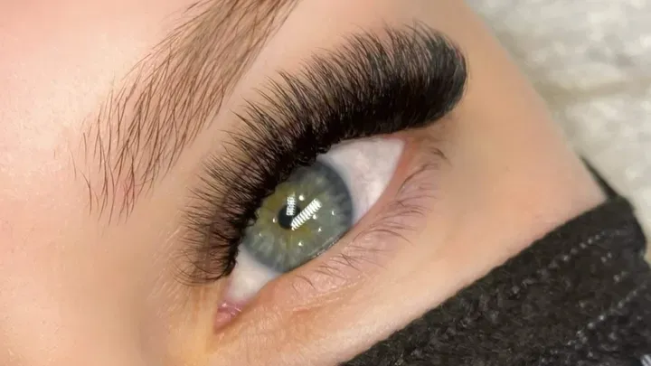 https://cdn.salonspotlight.com/photos/i9HDiQnd5vFS1bd4SKqd/4f85bb09-cb0d-483a-95f8-50d27e63706d_720x720