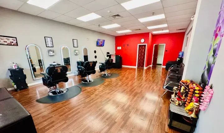 https://cdn.salonspotlight.com/photos/iCzoLOWJWdoESc9Pt9Kc/8dcdddd3-1154-4acc-8242-6acfce82d5e4_720x720