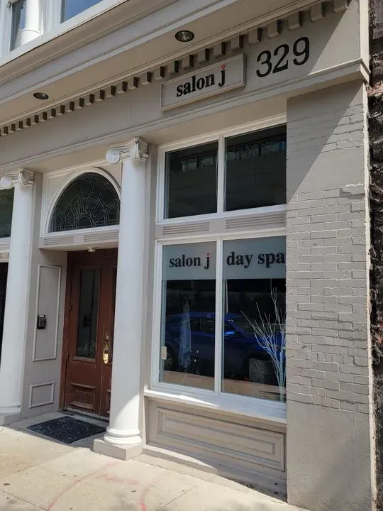 https://cdn.salonspotlight.com/photos/iExHBr2X9l3u2nodKaYn/51d3211f-337e-4835-ae01-8b27f98cb38f_720x720