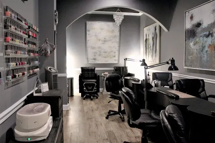 https://cdn.salonspotlight.com/photos/iExHBr2X9l3u2nodKaYn/815b223d-7a8f-4a66-8ff6-fb286c43e2c1_720x720