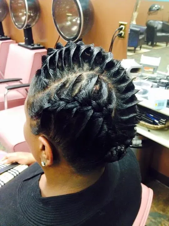 https://cdn.salonspotlight.com/photos/iGDPMENt15SpgxzcOJIp/6601dd5d-1834-4760-a976-2760821ee90f_720x720