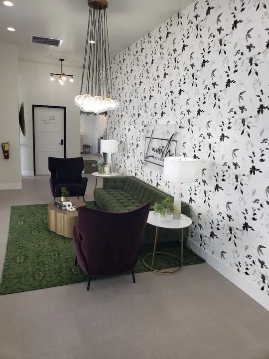 https://cdn.salonspotlight.com/photos/iGfpvqy8AMENcyZYYfTB/843c548c-506c-41ce-8acd-e6900c3e8590_720x720