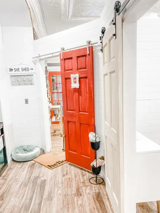 https://cdn.salonspotlight.com/photos/iHIoonVc2f2GgYBluiTP/7687a100-8329-4cc4-84eb-cc8388f796c1_720x720
