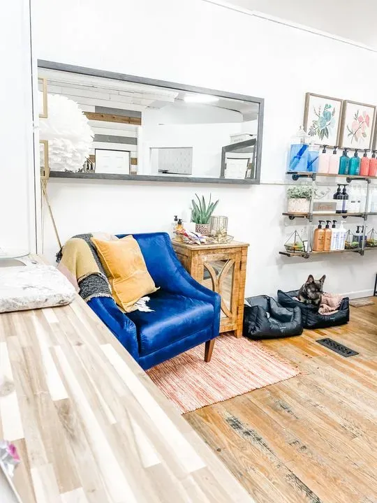 https://cdn.salonspotlight.com/photos/iHIoonVc2f2GgYBluiTP/abd42bc6-8a77-4f37-9790-3ef9dcf3db6b_720x720