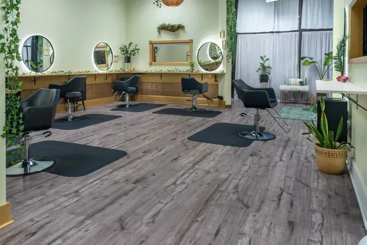 https://cdn.salonspotlight.com/photos/iK4kdxB5LGhE6vWflJTg/05c54689-cd86-44a7-b393-9b1f4e0a290b_720x720