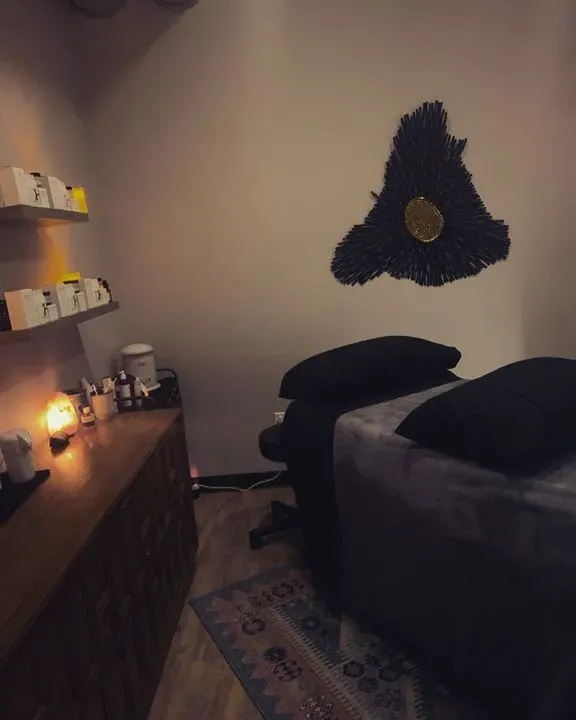 https://cdn.salonspotlight.com/photos/iK92hg1WNakqGPsfe1na/a2f61199-38db-455b-aab8-2698d30bdcae_720x720
